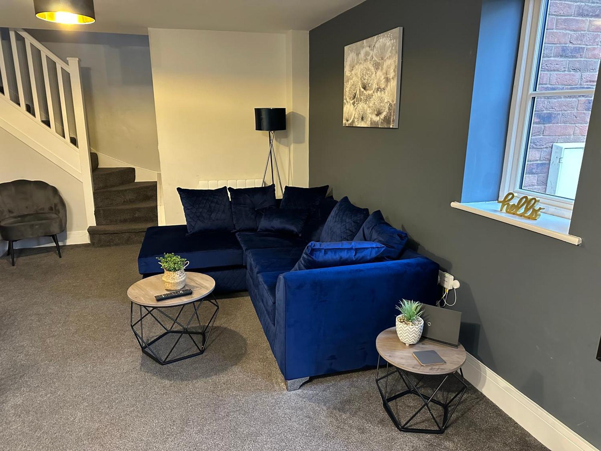 Maple House - 2 Bedroom House With Free Parking In Town By Shortstays4U 金斯林 外观 照片
