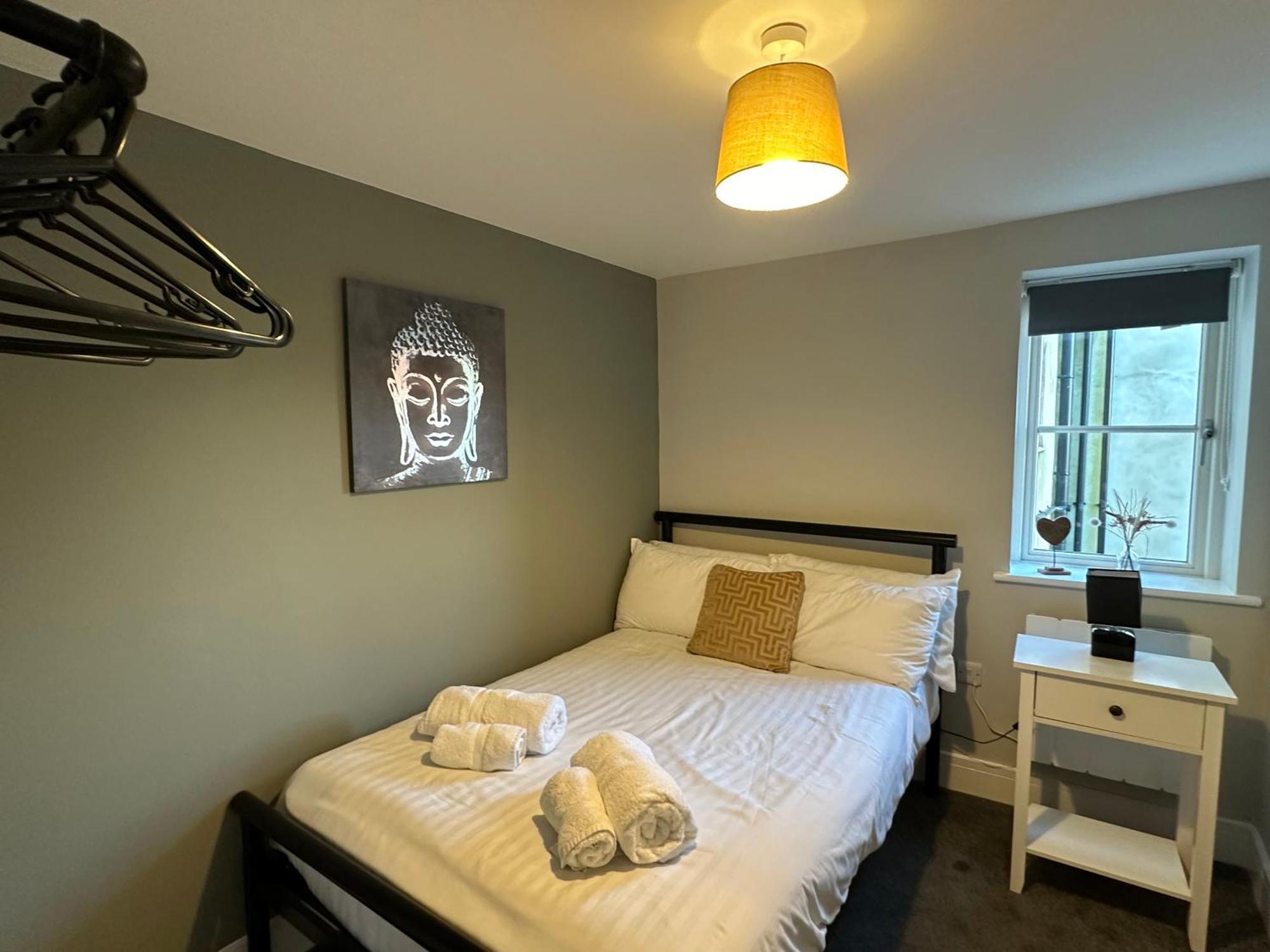 Maple House - 2 Bedroom House With Free Parking In Town By Shortstays4U 金斯林 外观 照片
